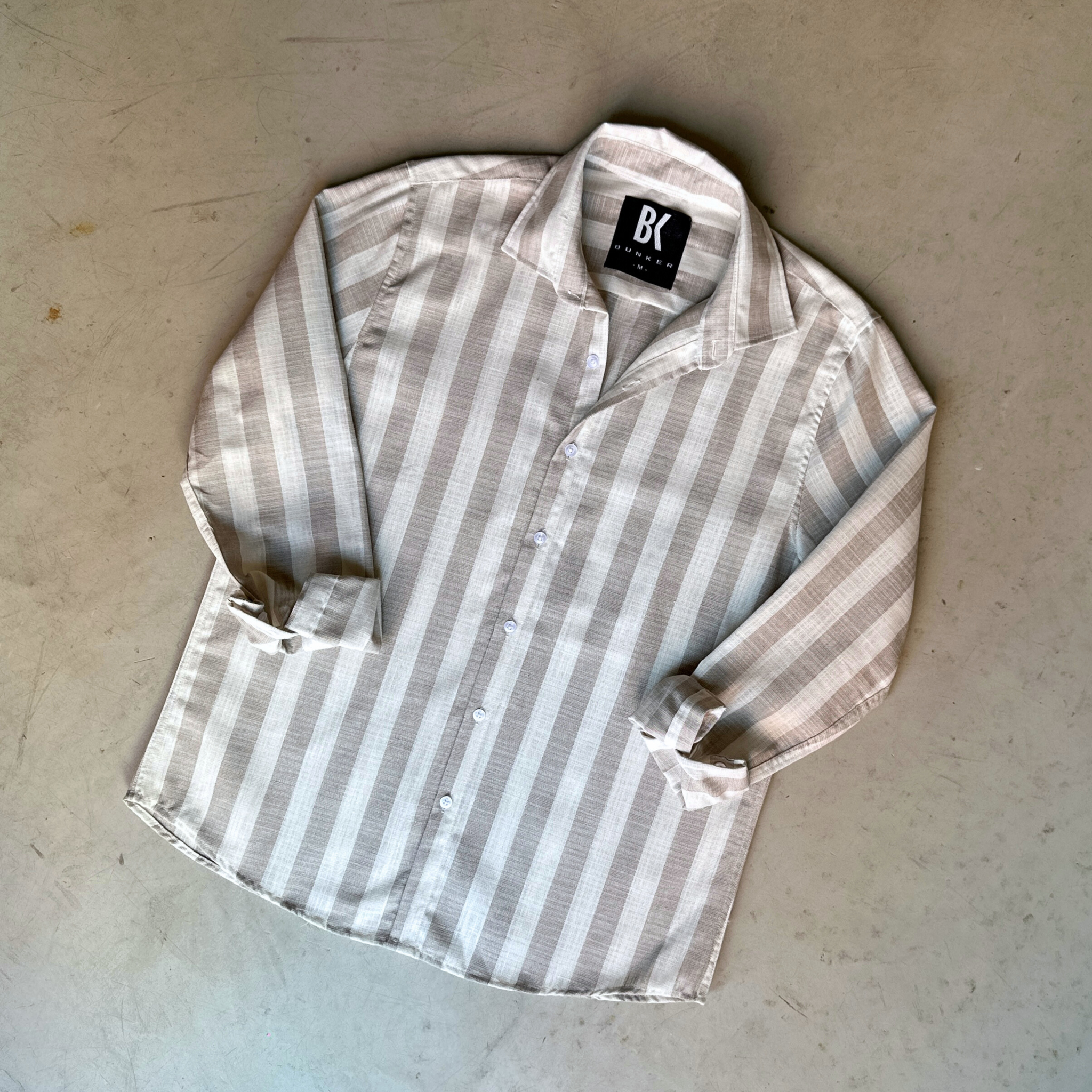 Camisa Cuello Inglés a Rayas Gruesas Beige